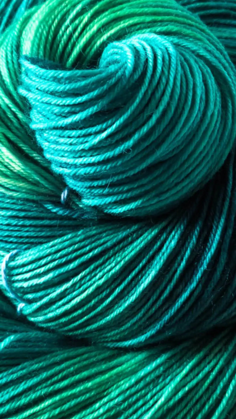 Blue Socks - handgefärbte Sockenwolle aus BFL
