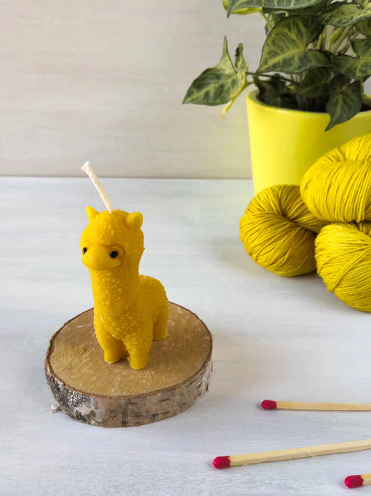 Miska - Beeswax candle Alpaca large dark yellow