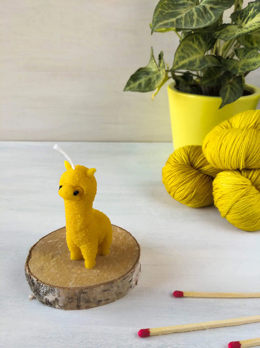 Flocke - Bienenwachskerze Alpaka klein dunkelgelb