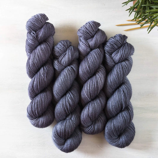 Medium grey - Boo (BFL/bamboo viscose)