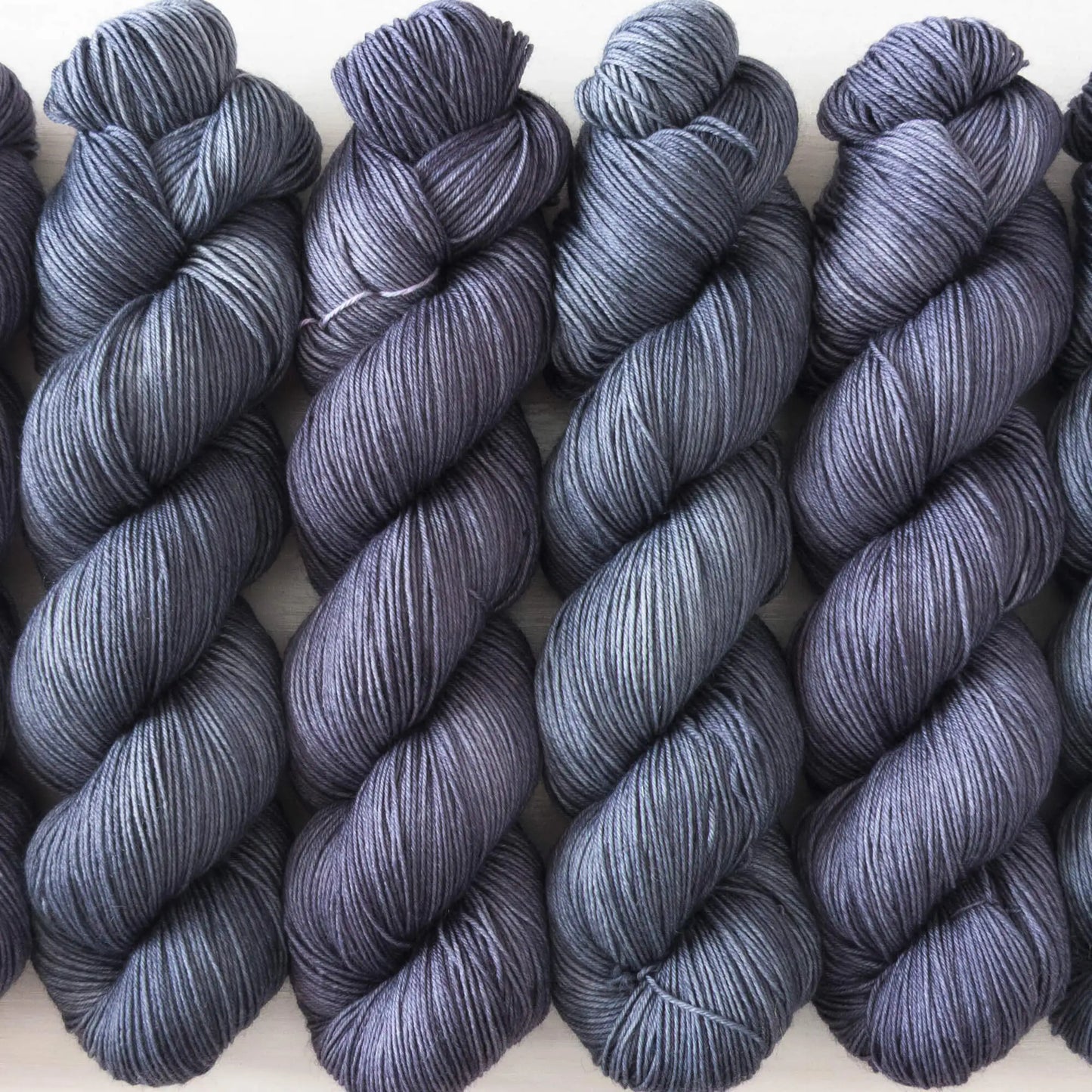 Mittelgrau - Blue Socks (BFL/Nylon)