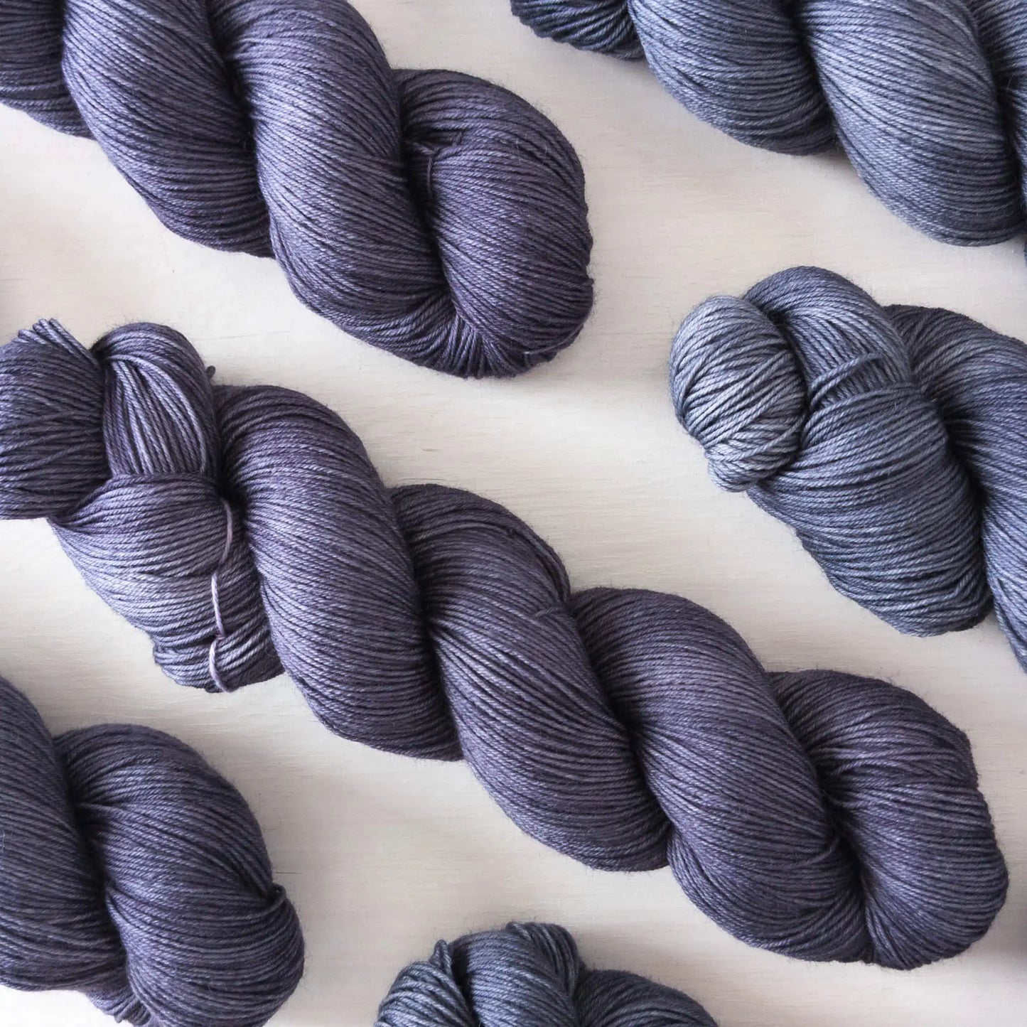 Mittelgrau - Blue Socks (BFL/Nylon)