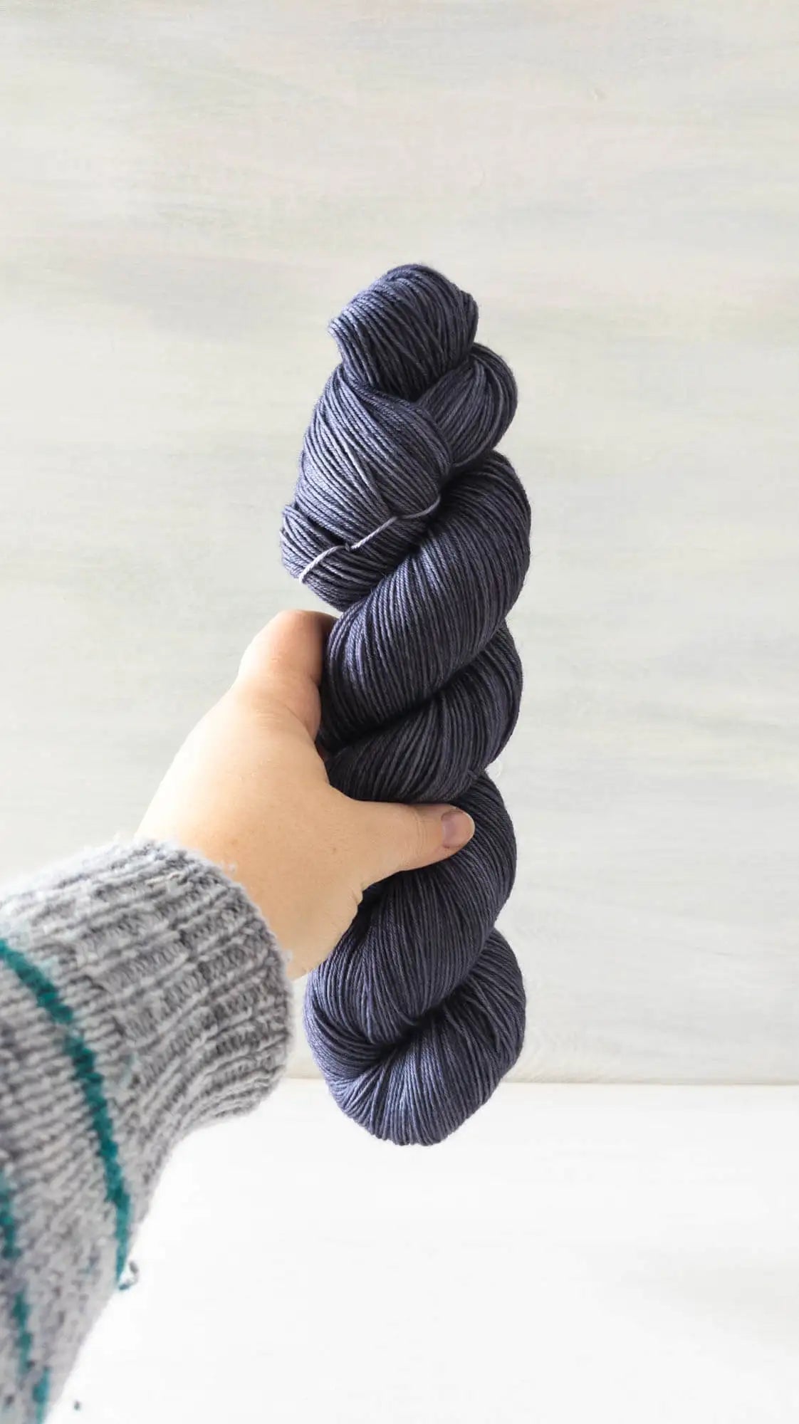 Mittelgrau - Blue Socks (BFL/Nylon)