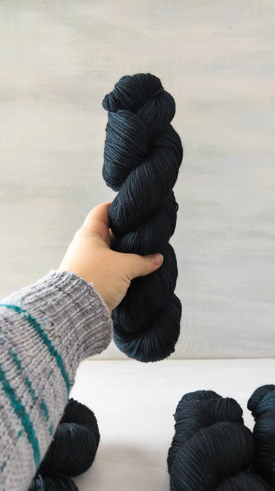 Schwarz - Blue Socks (BFL/Nylon)