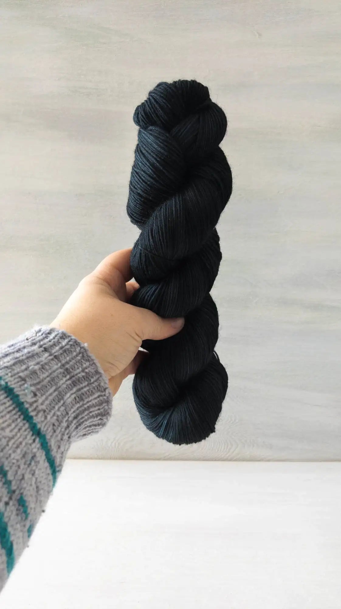 Schwarz - Blue Socks (BFL/Nylon)