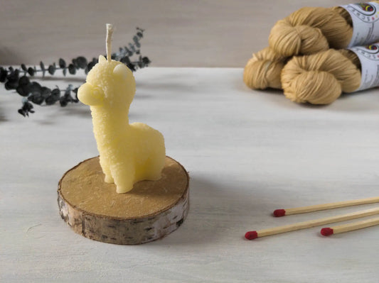 Beeswax candle Alpaca large light yellow