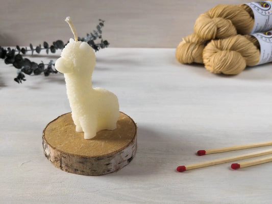 Beeswax candle Alpaca large wool white