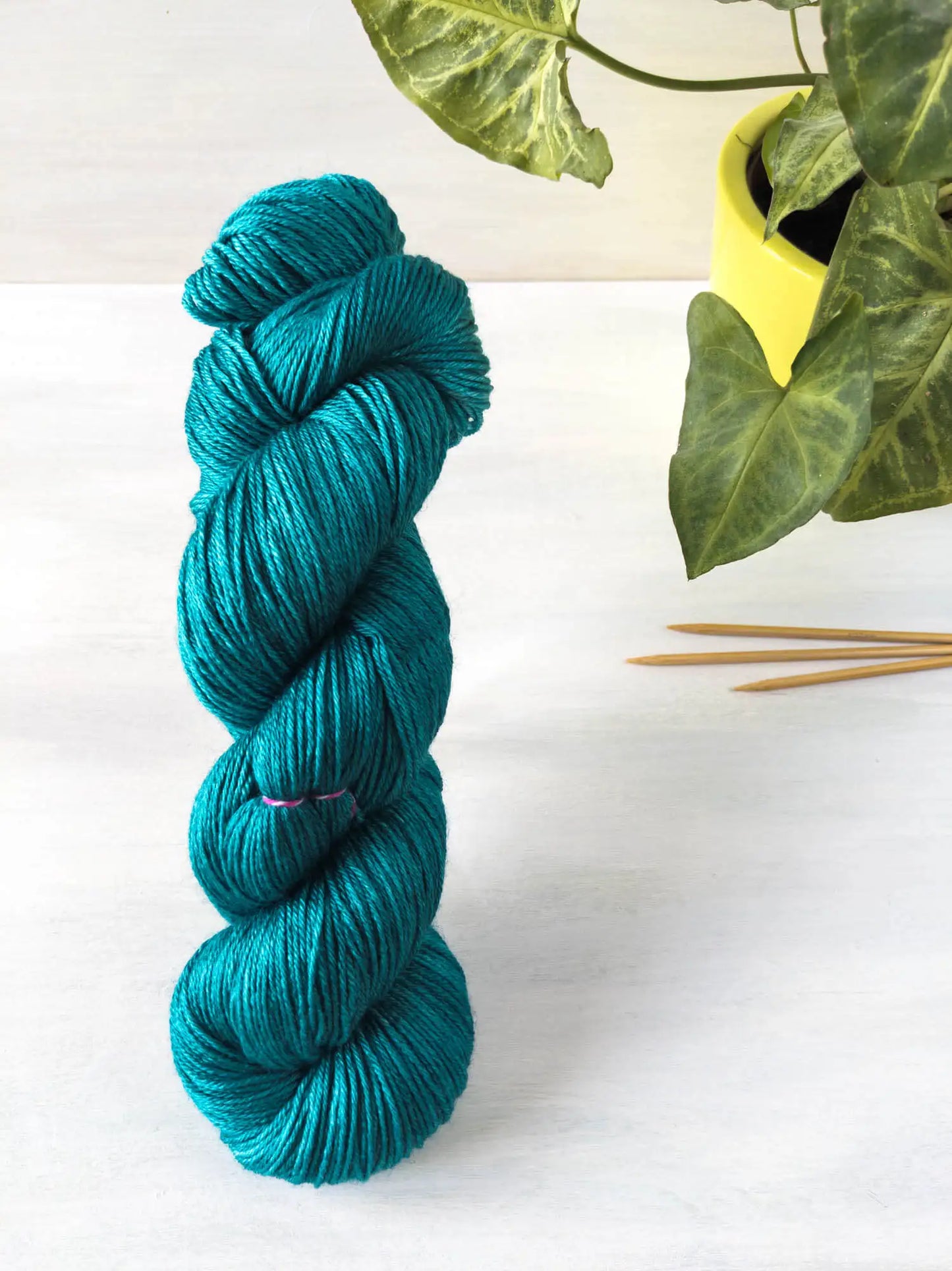 Petrol - Pearl (BFL/Seide) *Dye to order