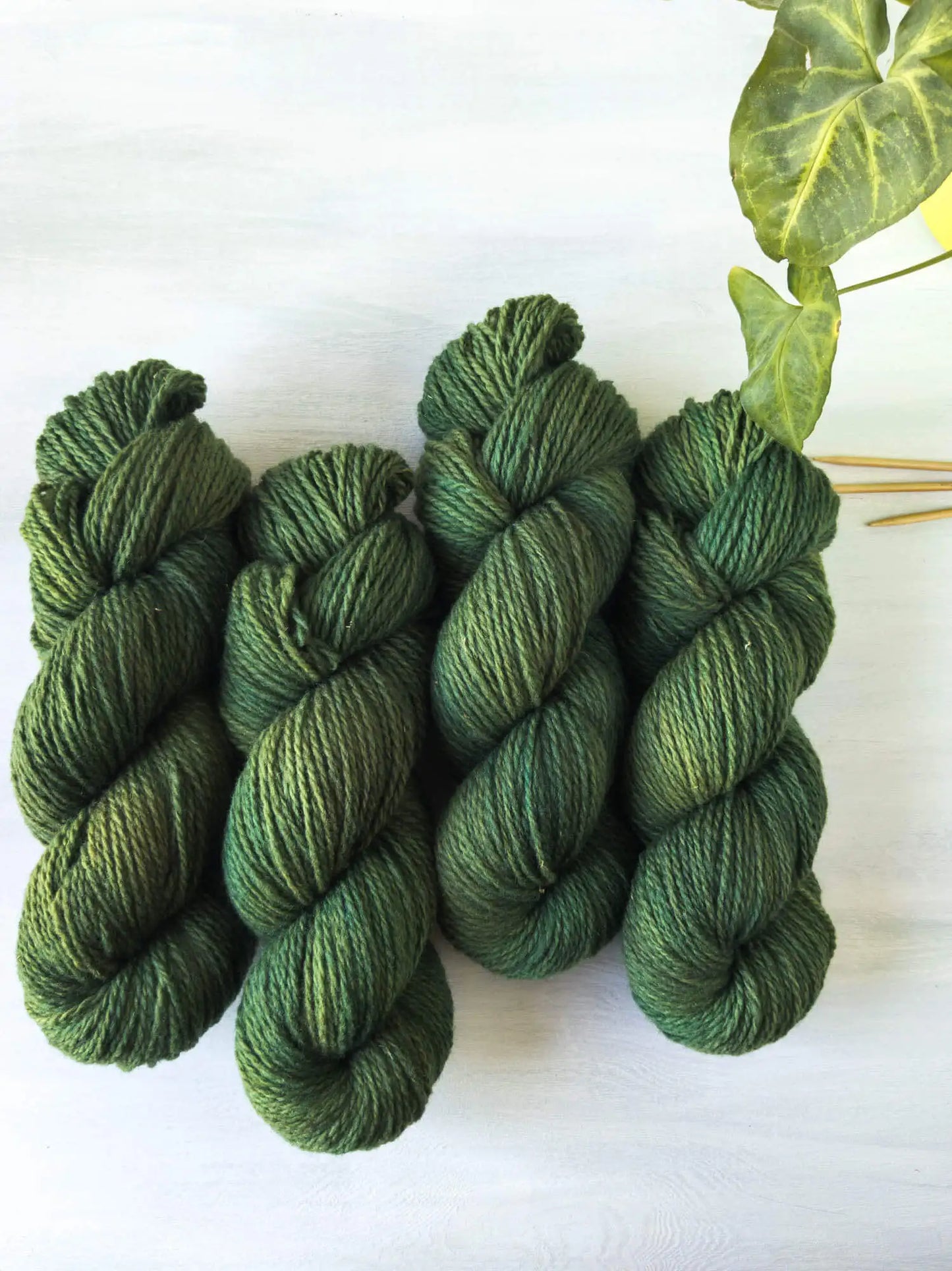 Oliv-Khaki - Wiese (100% Deutsches Merinolandschaf nonsuperwash) *Dye to order