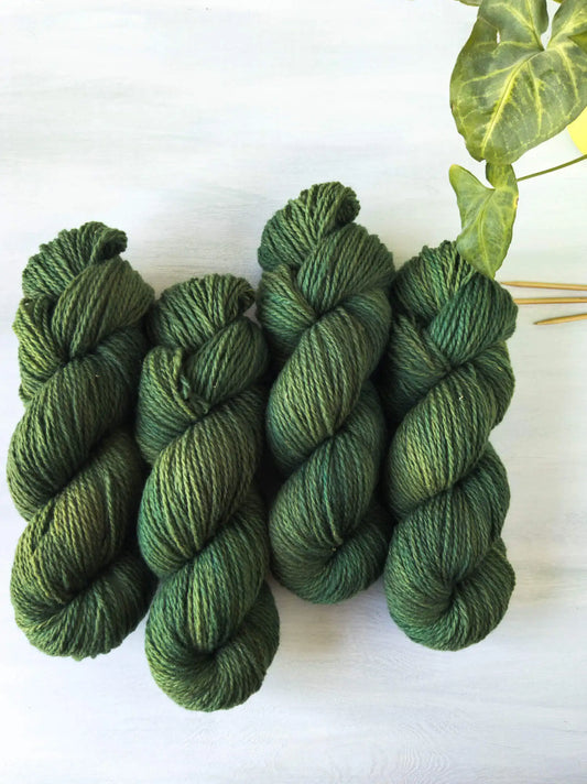 Oliv-Khaki - Wiese (100% Deutsches Merinolandschaf nonsuperwash) *Dye to order