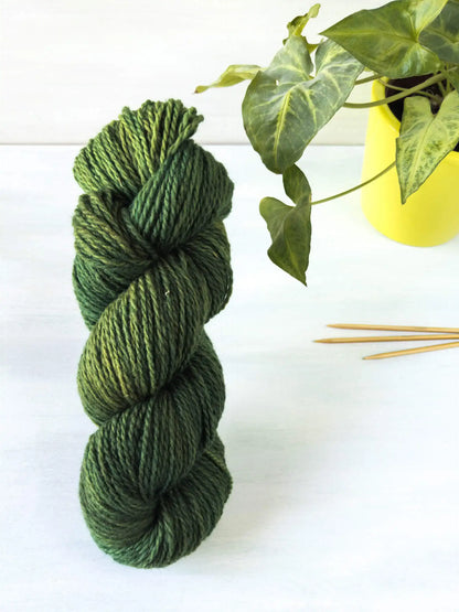 Oliv-Khaki - Wiese (100% Deutsches Merinolandschaf nonsuperwash) *Dye to order