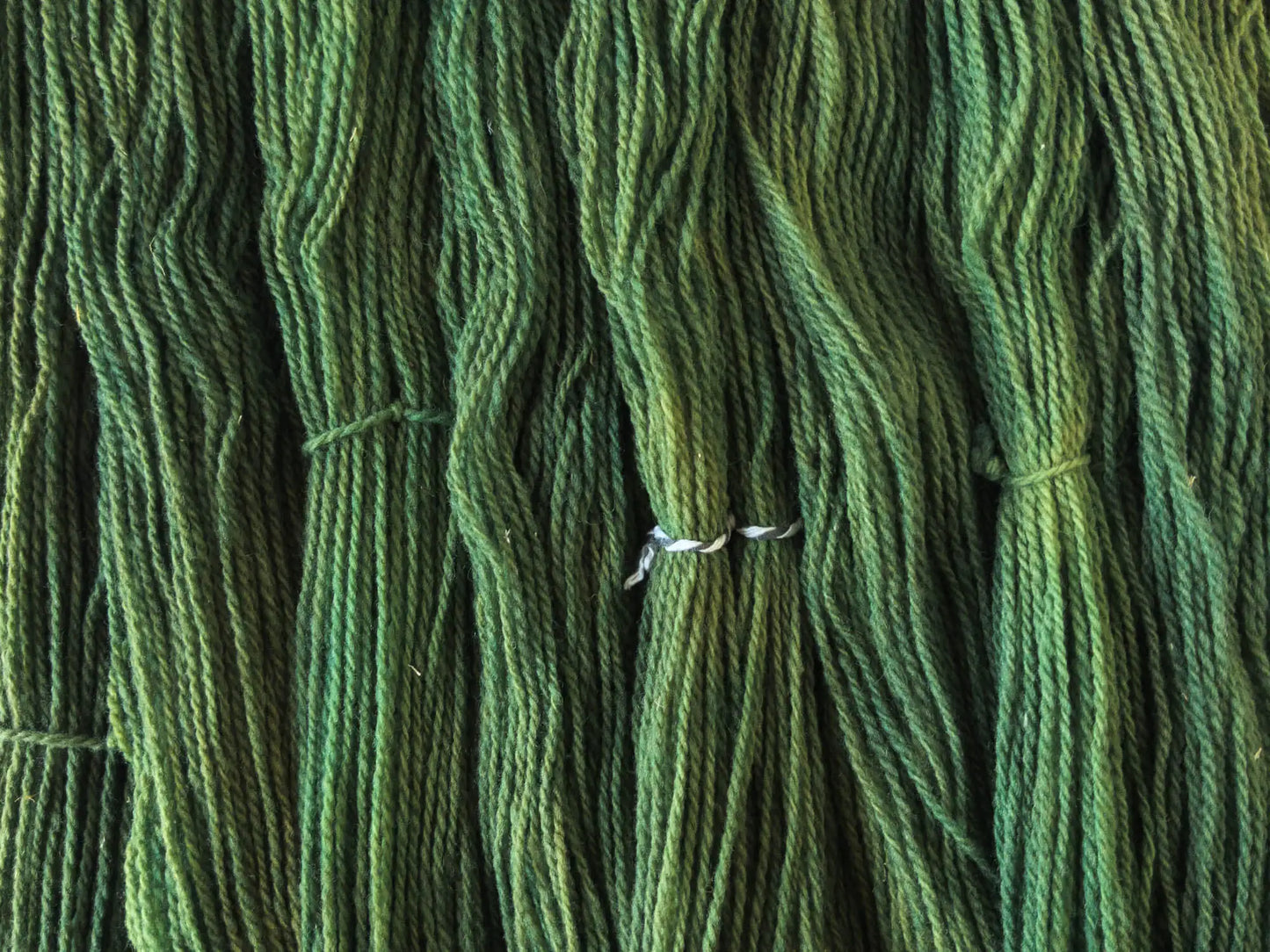 Oliv-Khaki - Wiese (100% Deutsches Merinolandschaf nonsuperwash) *Dye to order